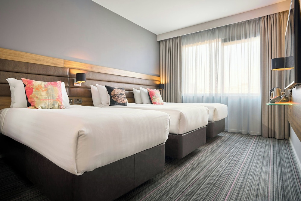Room, 3 Beds