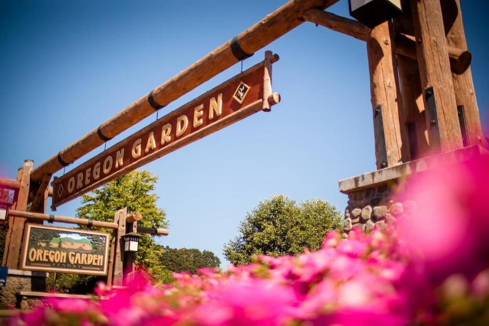 Oregon Garden Resort 7/63