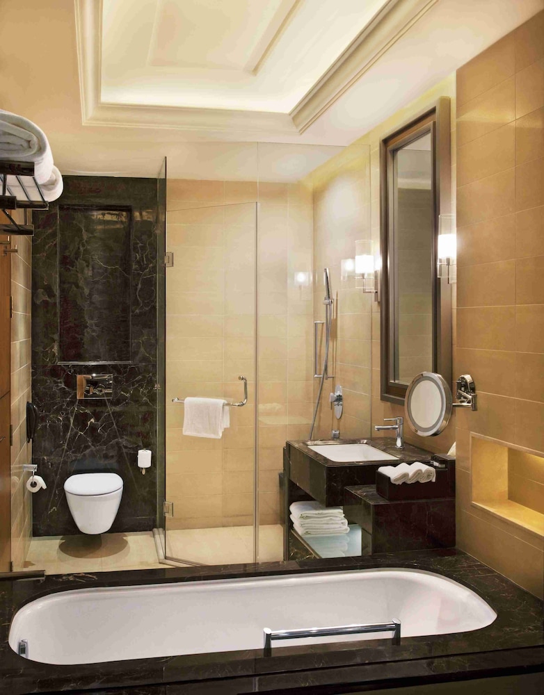 Crowne Plaza New Delhi Mayur Vihar Noida 24/64
