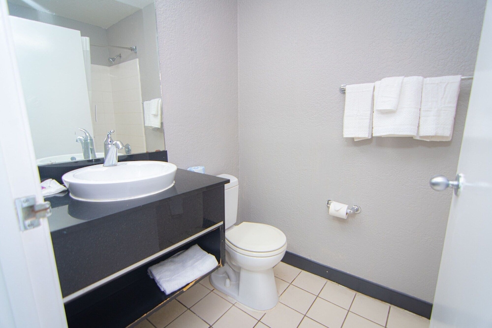 Studio 6 Extended Stay - West Palm Beach, FL 51/52