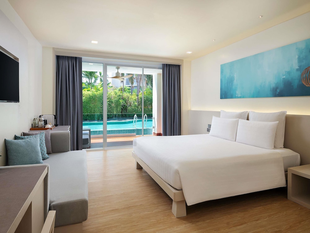 Premium, King Bed, Pool Access