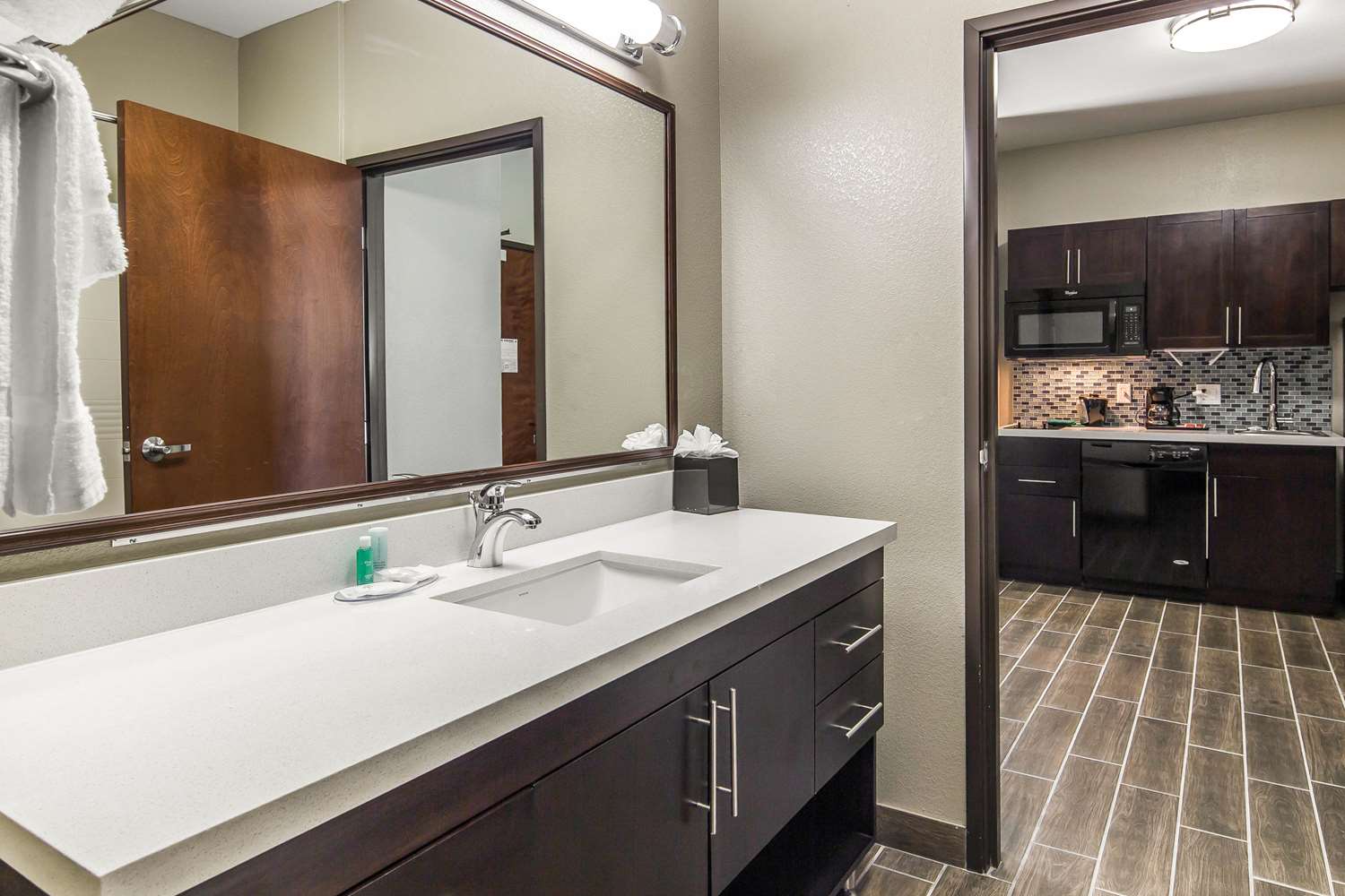 MainStay Suites Midland TX 43/44