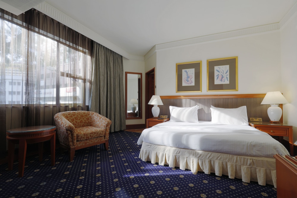 The Jesselton Hotel 12/50