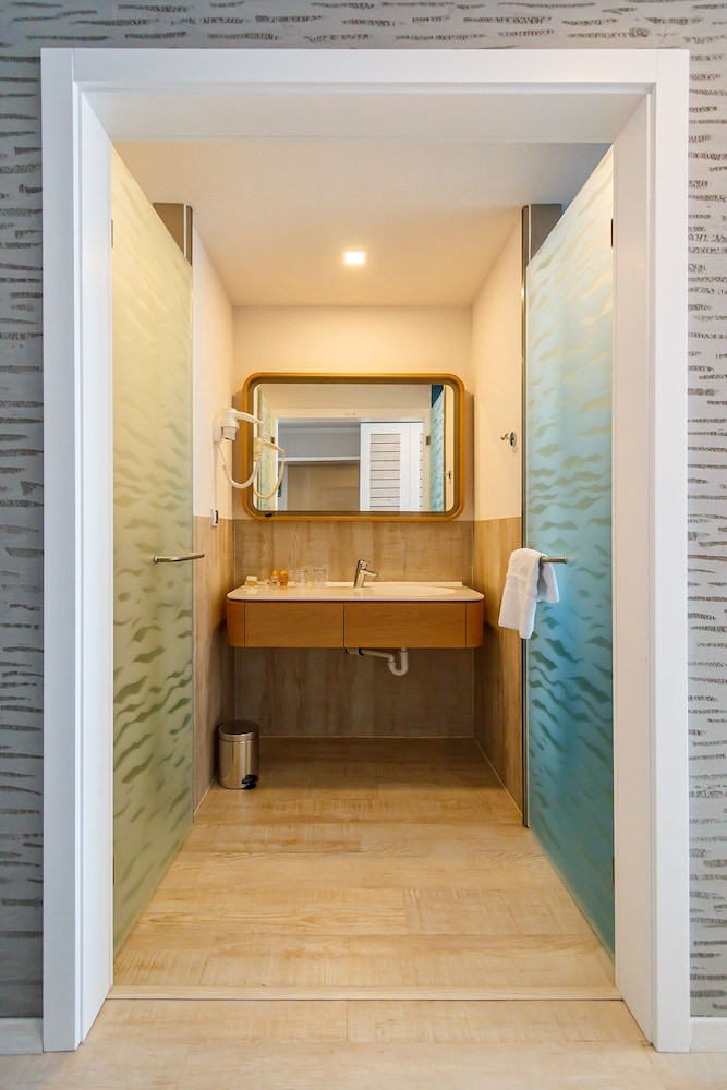 Carine Hotel Park 11/61