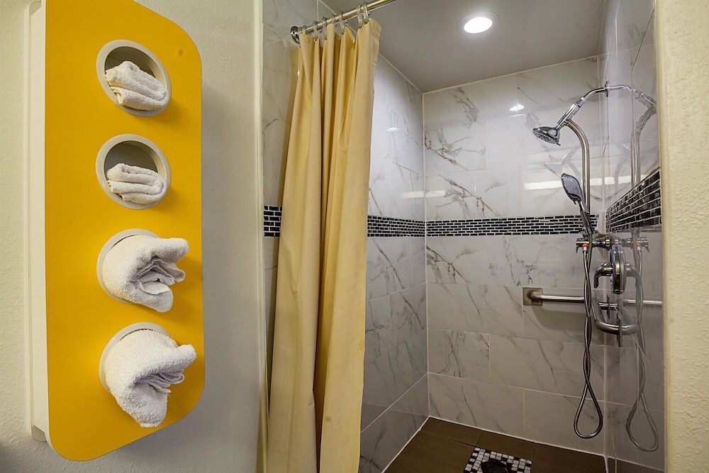 Motel6 Ventura, CA - Downtown 33/33