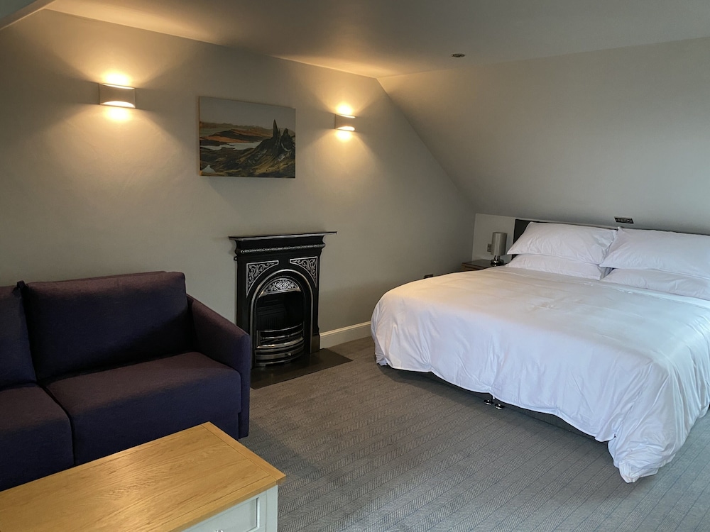 House Of Juniper - The Manse 17/34