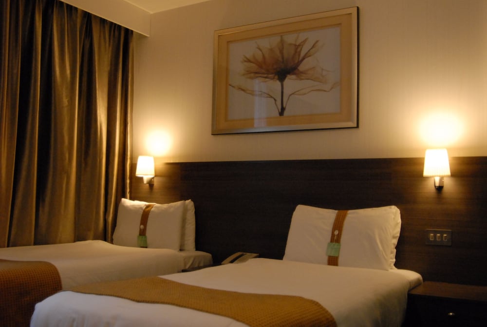 غرفة قياسية بسريرين منفصلين، Crowne Plaza London - Kingston 3/5
