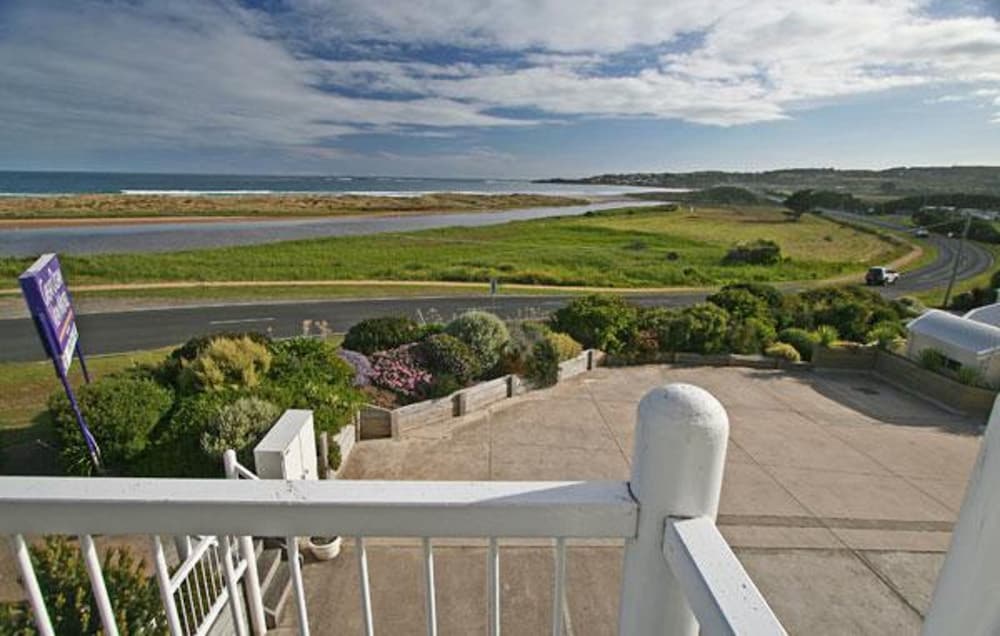 A Great Ocean View Motel 12/27