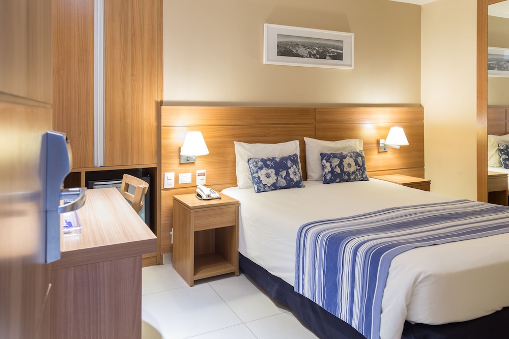 LUXURY, TWIN BEDS