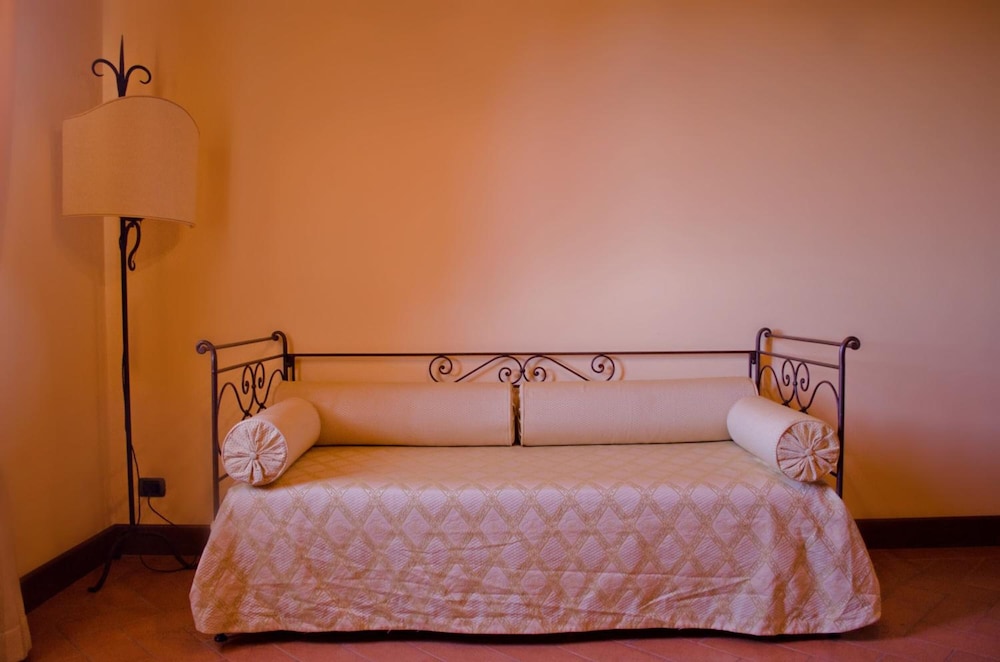 LOCANDA POGGIOLEONE 26/71