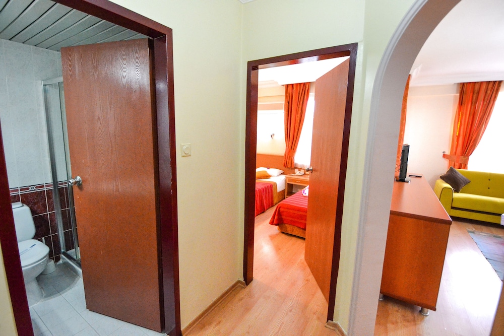 My Home Aparthotel 37/38