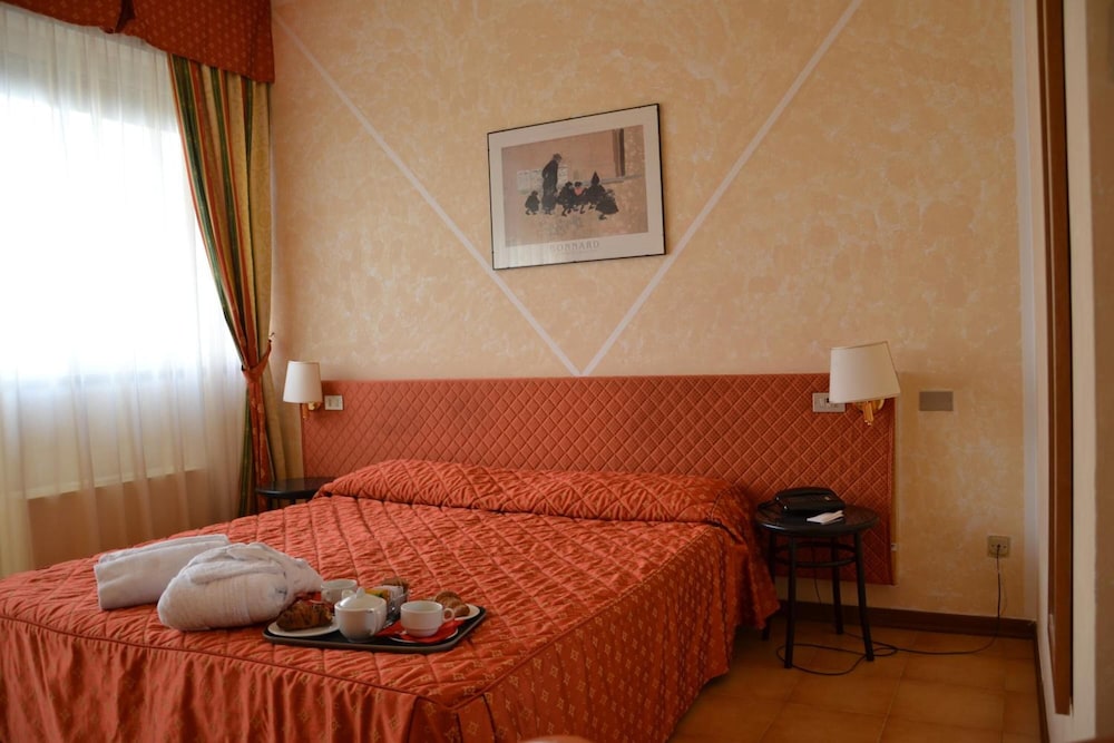 JR Hotels Gate 7 Bologna 34/70