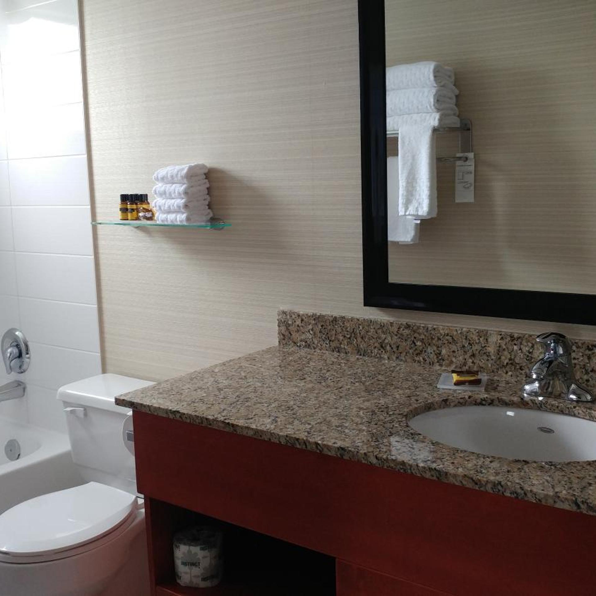 جناح بسريرين كوين مع أريكة، Best Western Plus Rose City Suites 8/10