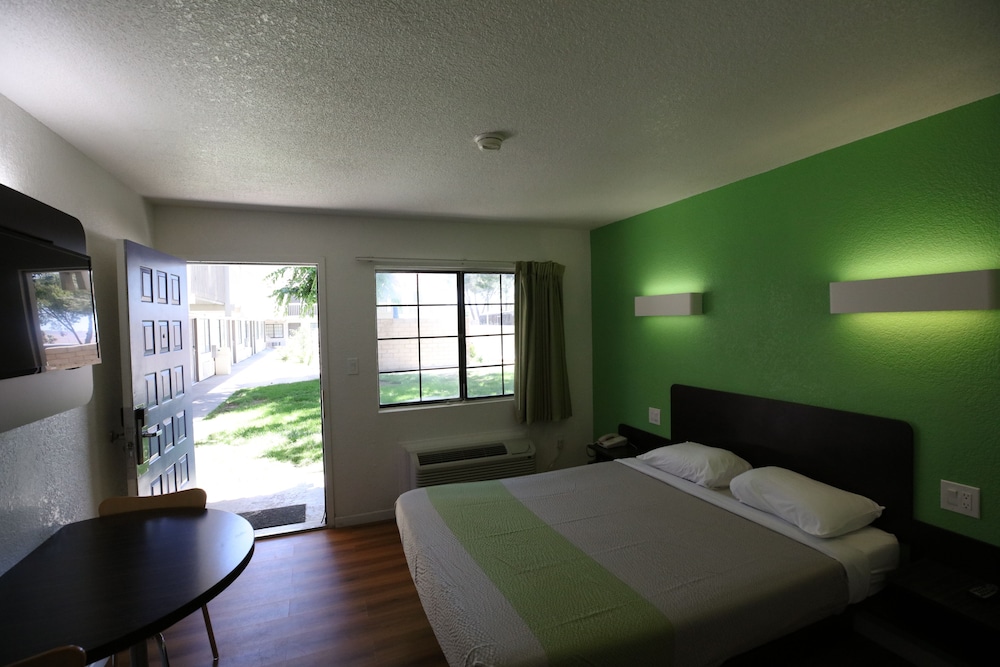 Motel6 Barstow, CA 23/57
