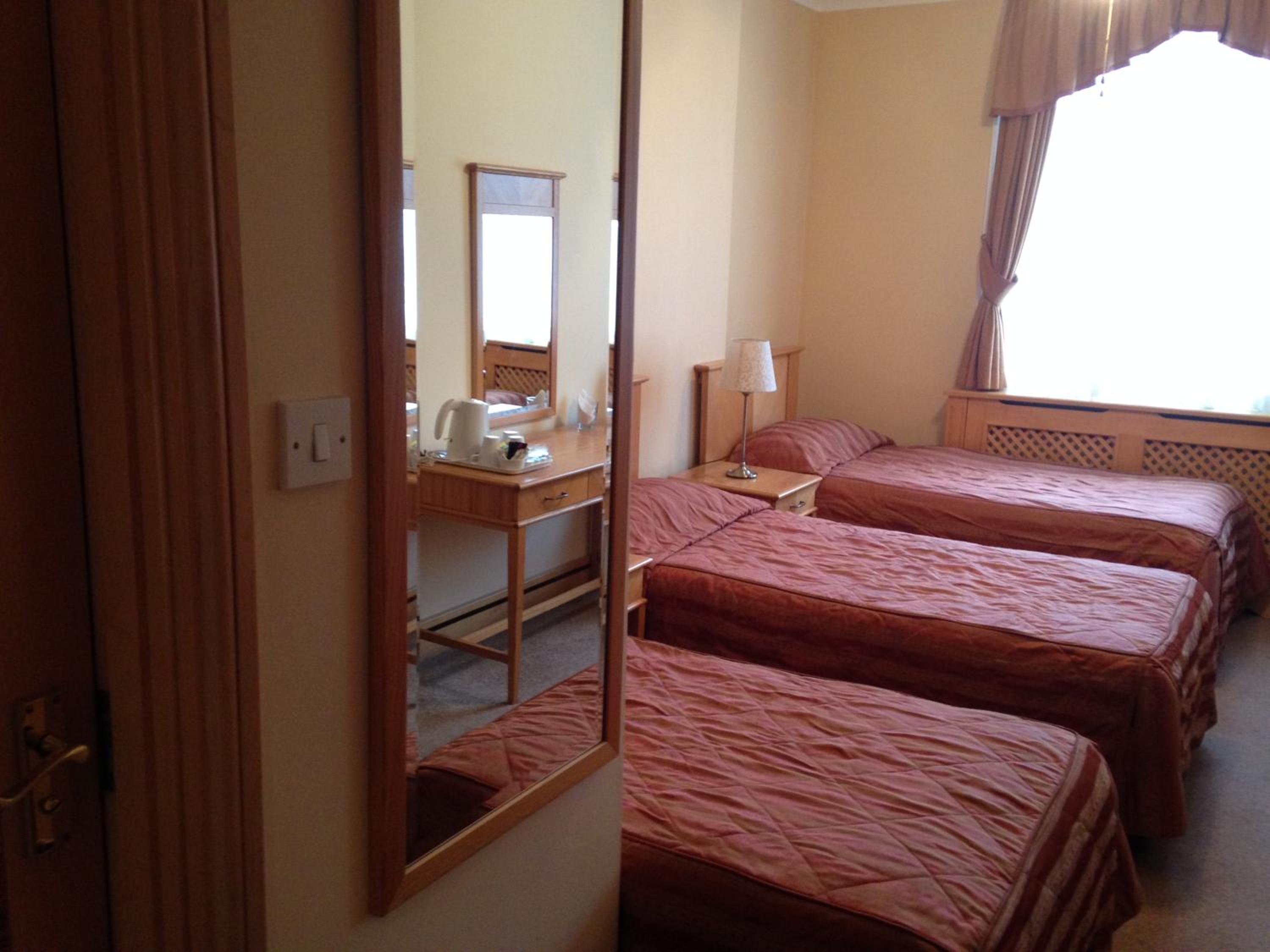 غرفة قياسية ثلاثية، Troy Hotel 4/7