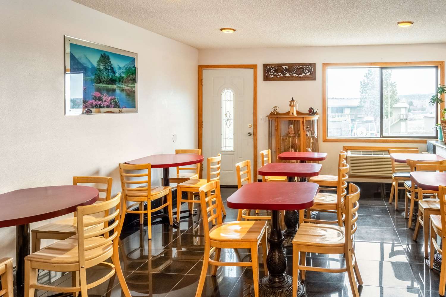 Econo Lodge Inn & Suites Madras 36/41