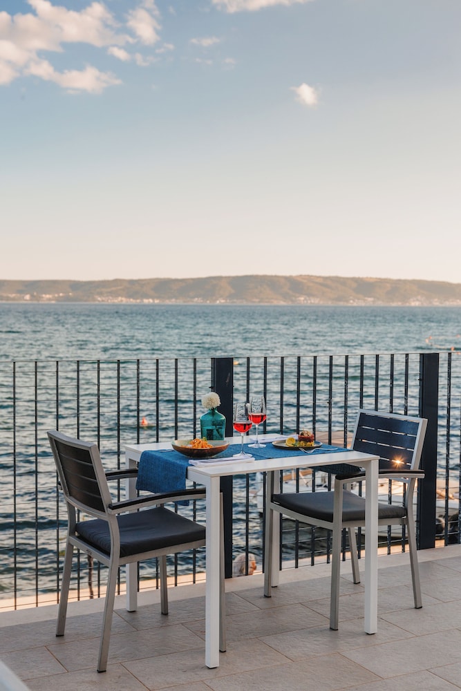 HOTEL STACIJA 63/64