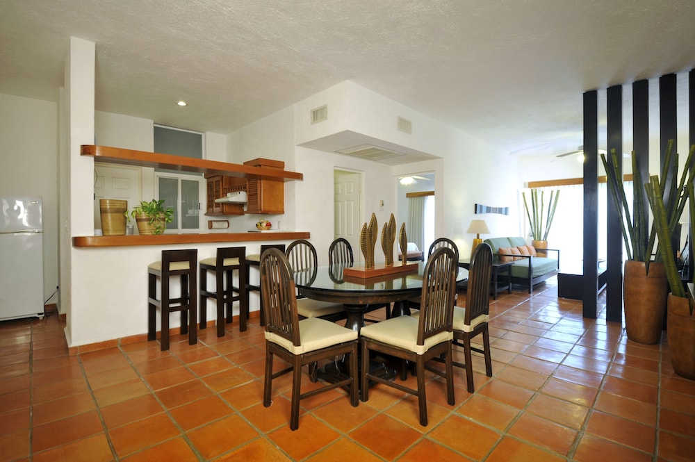 Las Palmas Condominios 23/36