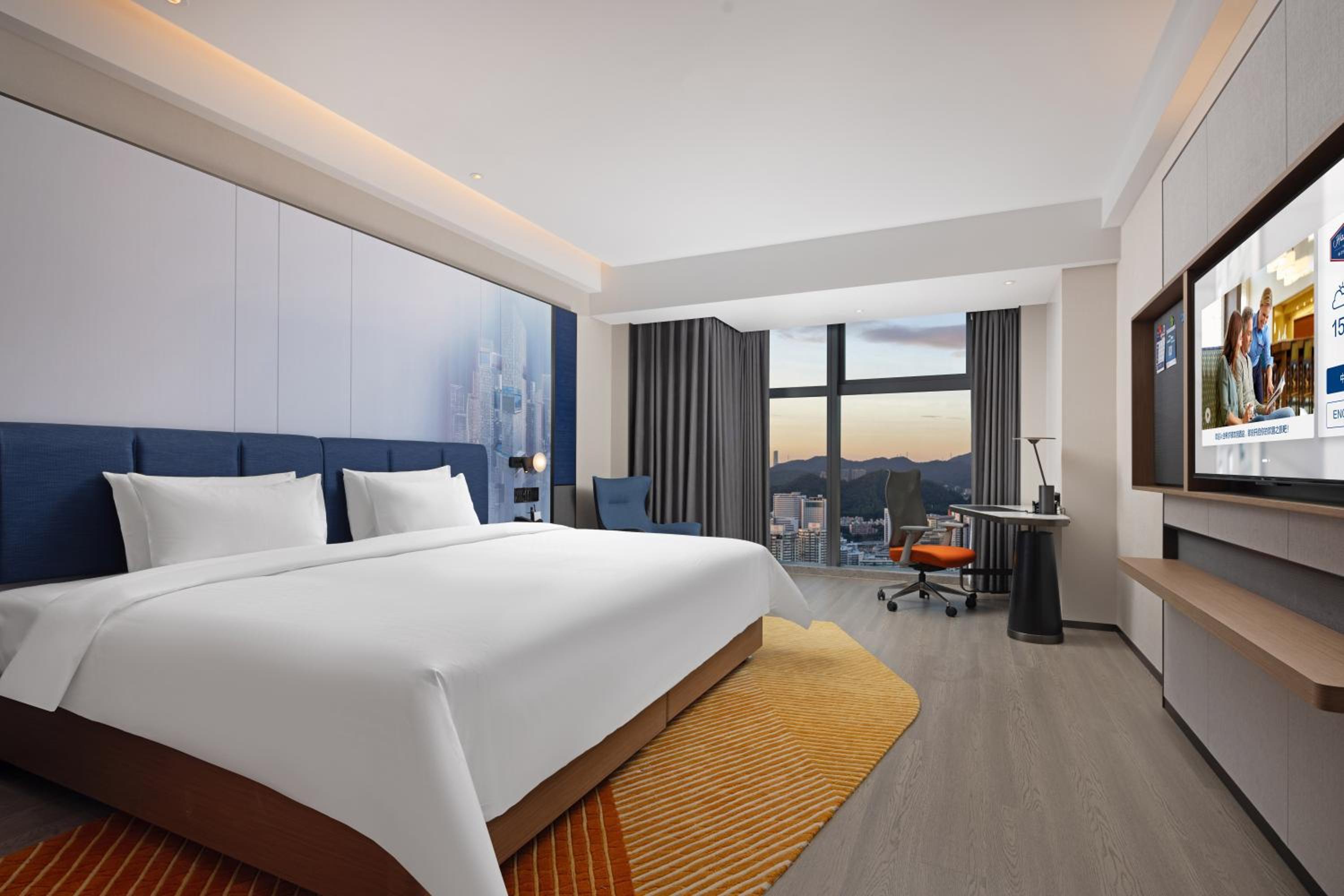 Hollywood, Superior, King Bed
