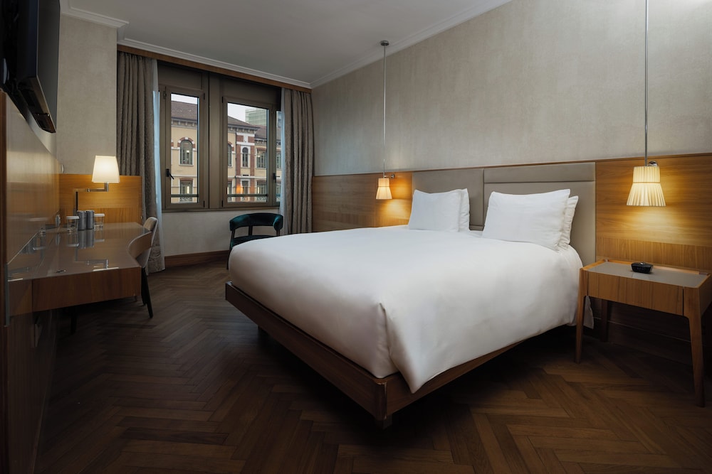 Connecting, Family, King Bed