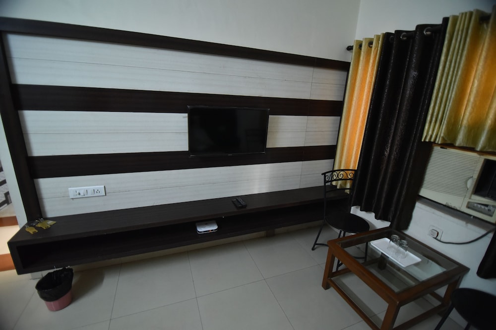 Hotel Vaishnavi 23/58