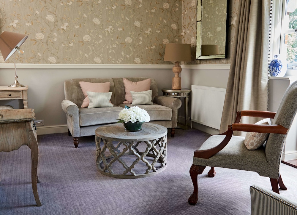 Careys Manor & Senspa 43/55