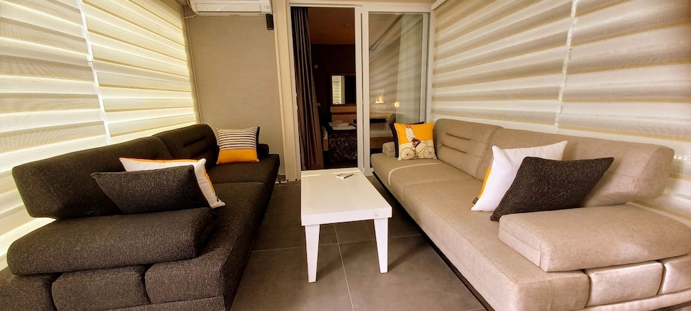 Un Amor The Hotel 28/50