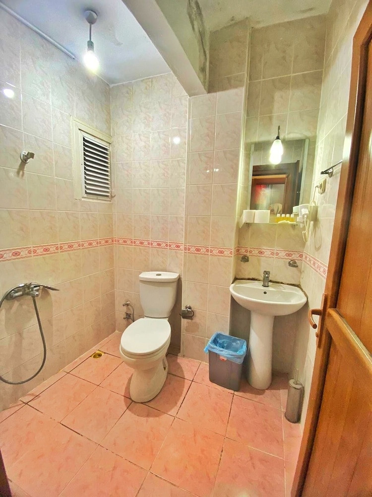 Ulubat Castle Hotel 59/61