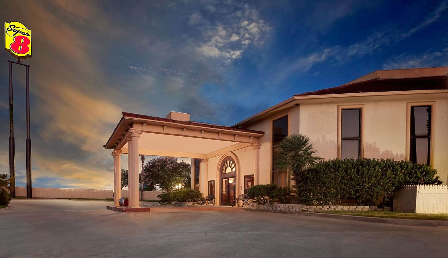 Super 8 by Wyndham Corpus Christi Northwest 1/7