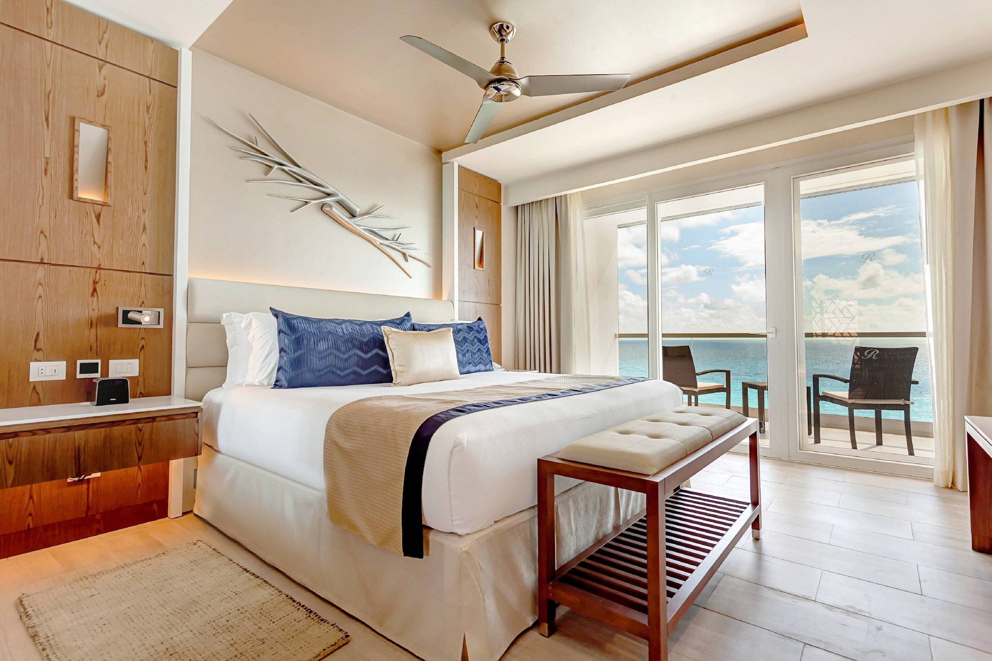 Diamond Club, Junior Suite, Luxury, King Bed, Ocean Front, Sofa، Royalton CHIC Cancun, An Autograph Collection (ex Royalton Cancun) 9/10