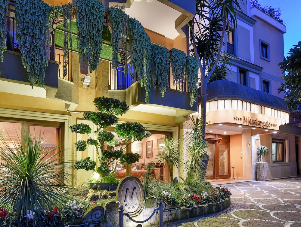 Hotel Michelangelo 8/76