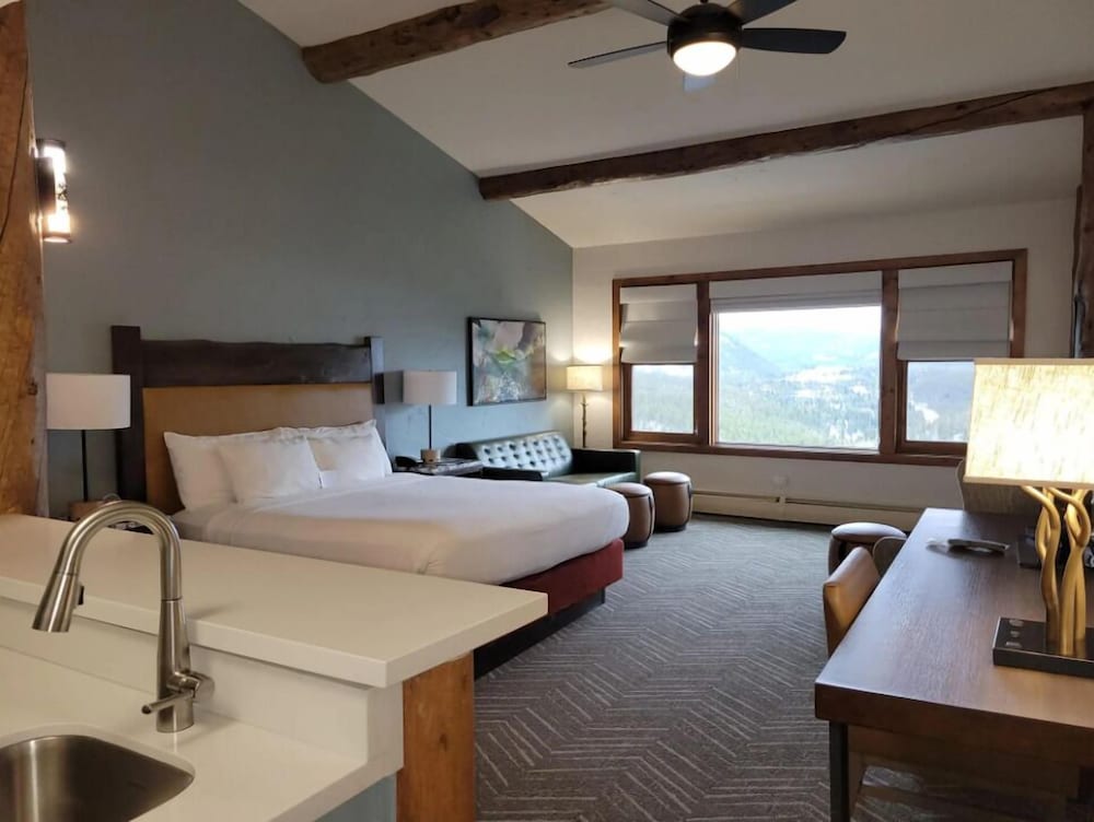 The Lodge at Breckenridge 6/50