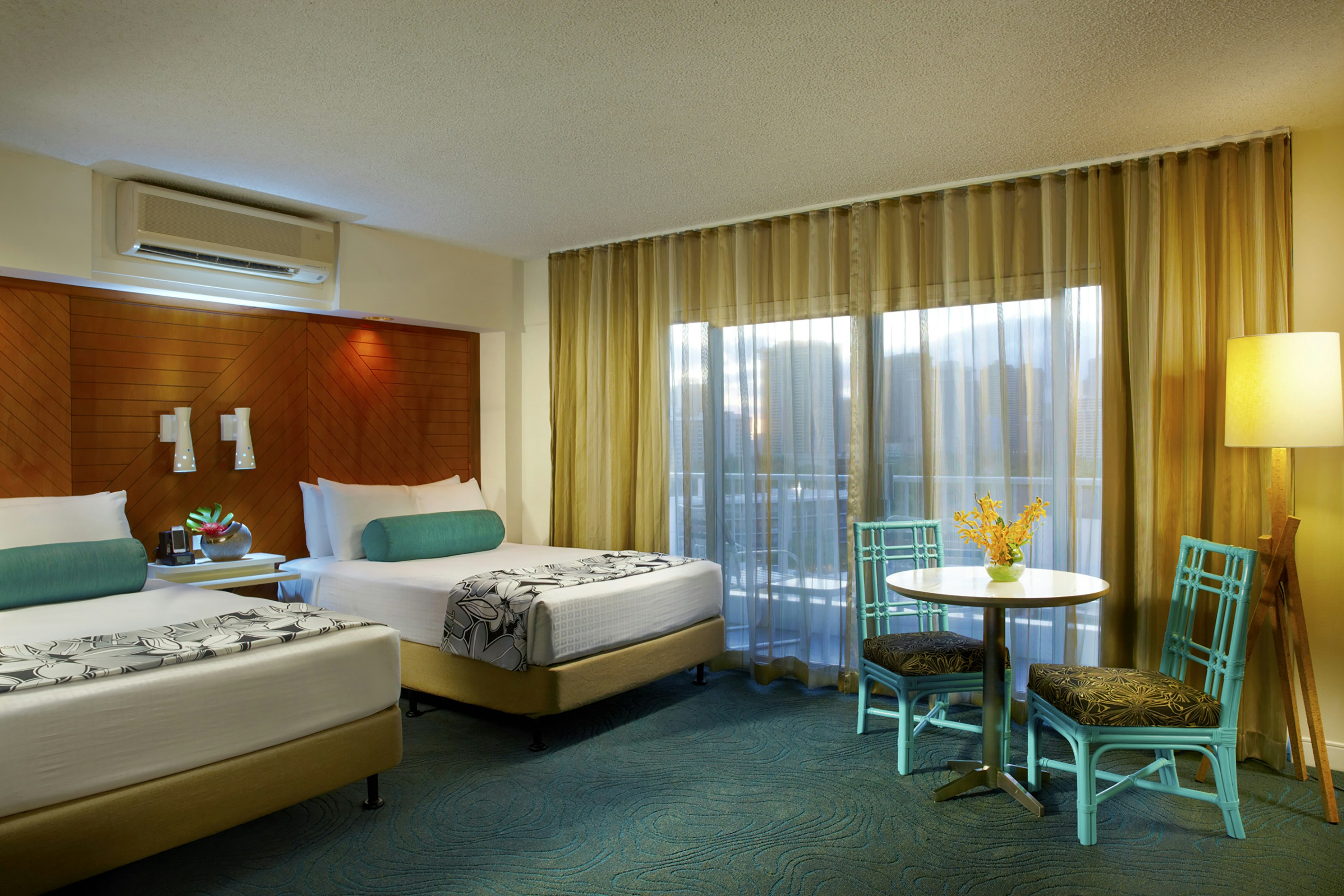 Oasis Hotel Waikiki 11/37