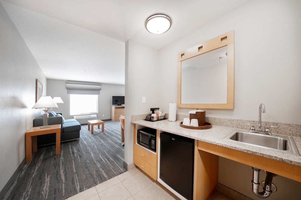 Hampton Inn Suites Madera 45/47