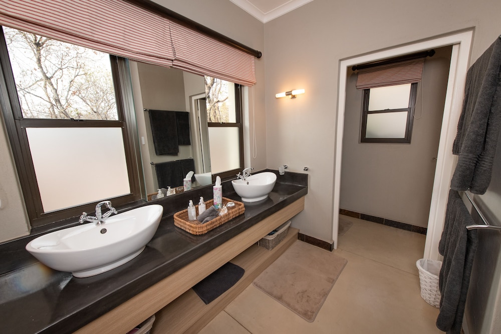 Nyaleti Lodge 44/47