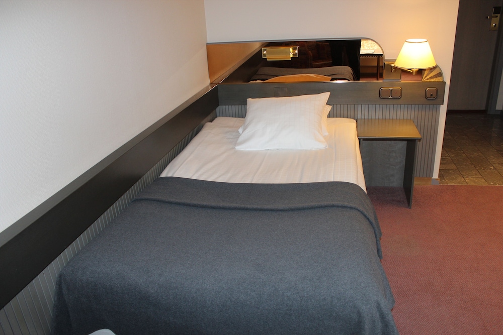 Memory Hotel 16/36