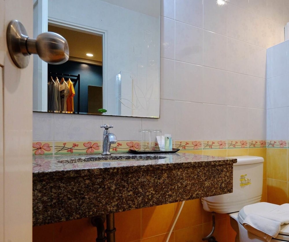 Tharapark View Hotel 45/49