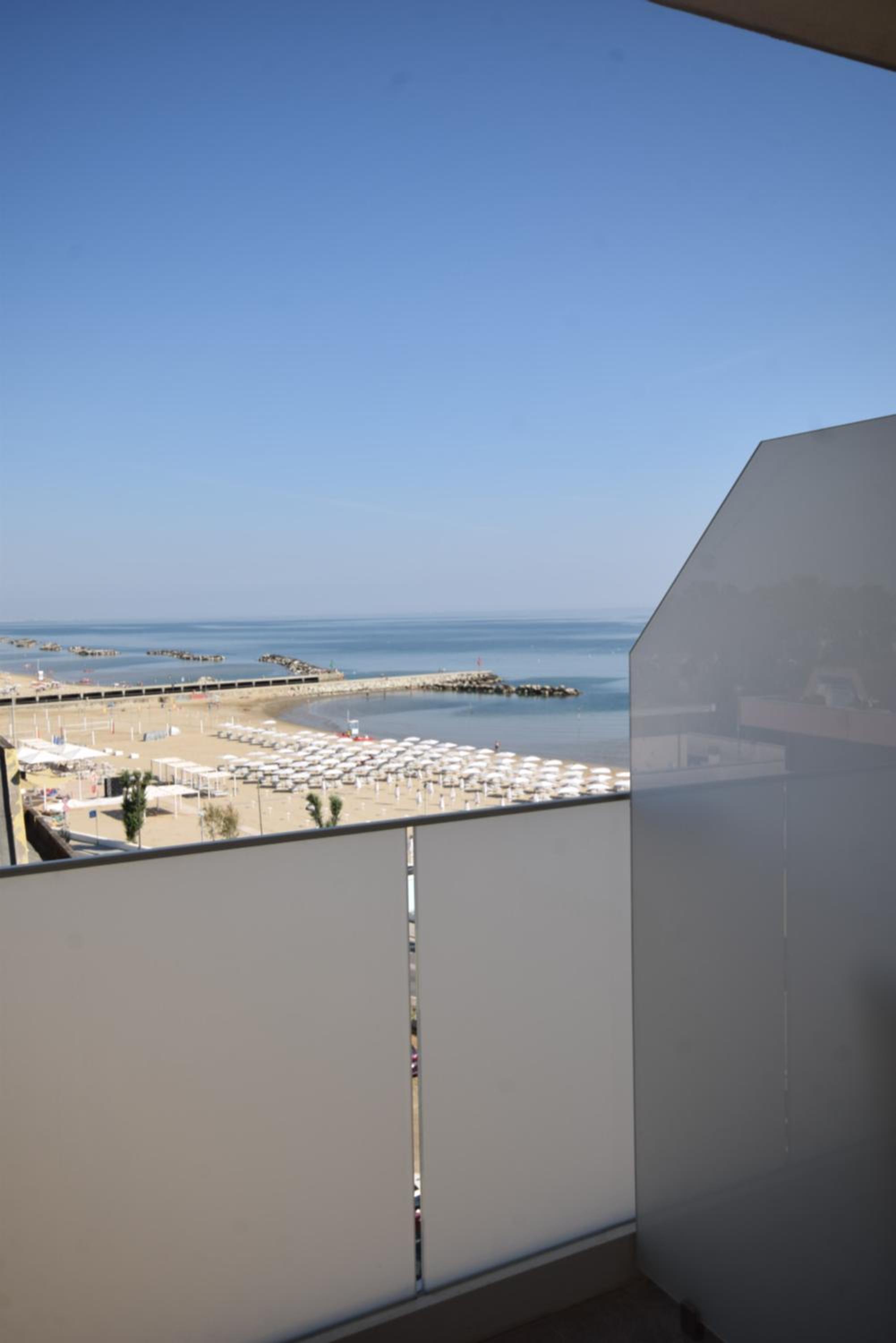 Hotel Mondial 45/48
