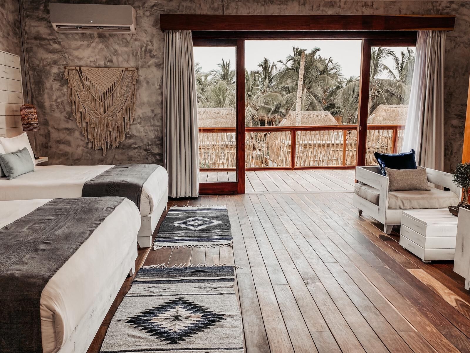 PREMIUM, 2 DOUBLE BEDS, PARTIAL OCEAN VIEW, TERRACE