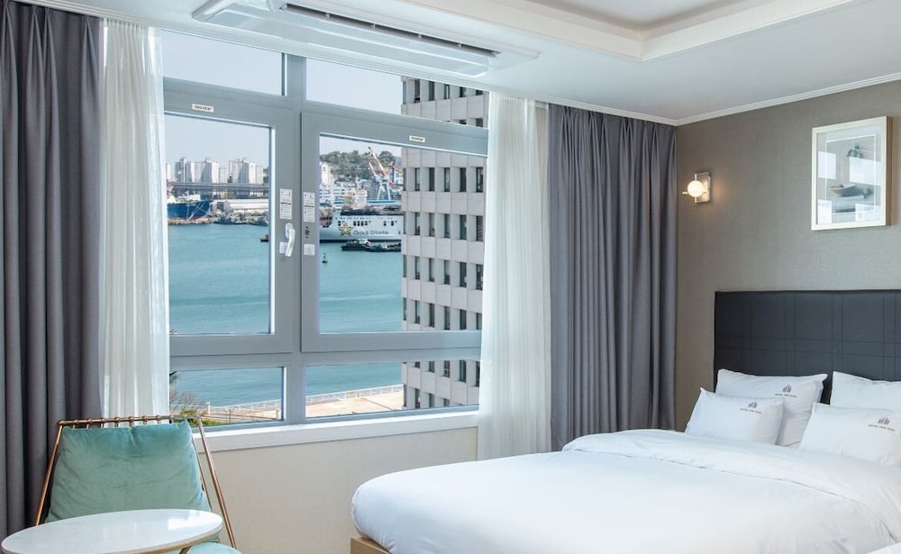 DELUXE, FAMILY, TWIN BEDS, HARBOUR VIEW
