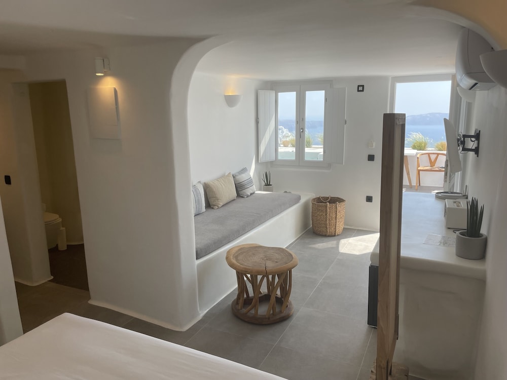 Nomikos Villas 12/46
