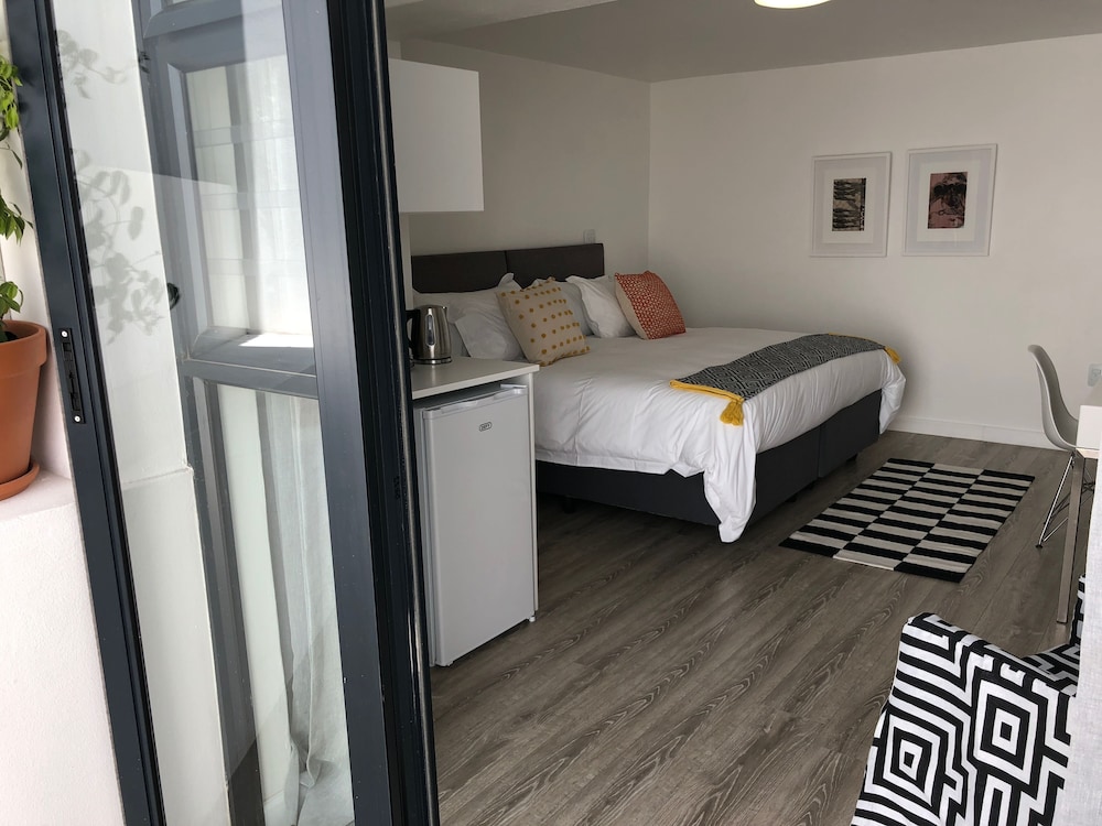 Karee Manor Guesthouse 8/40