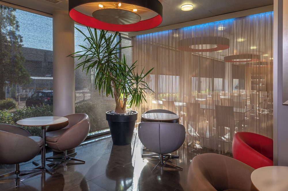 HOLIDAY INN EXPRESS SAINT NAZAIRE 44/76
