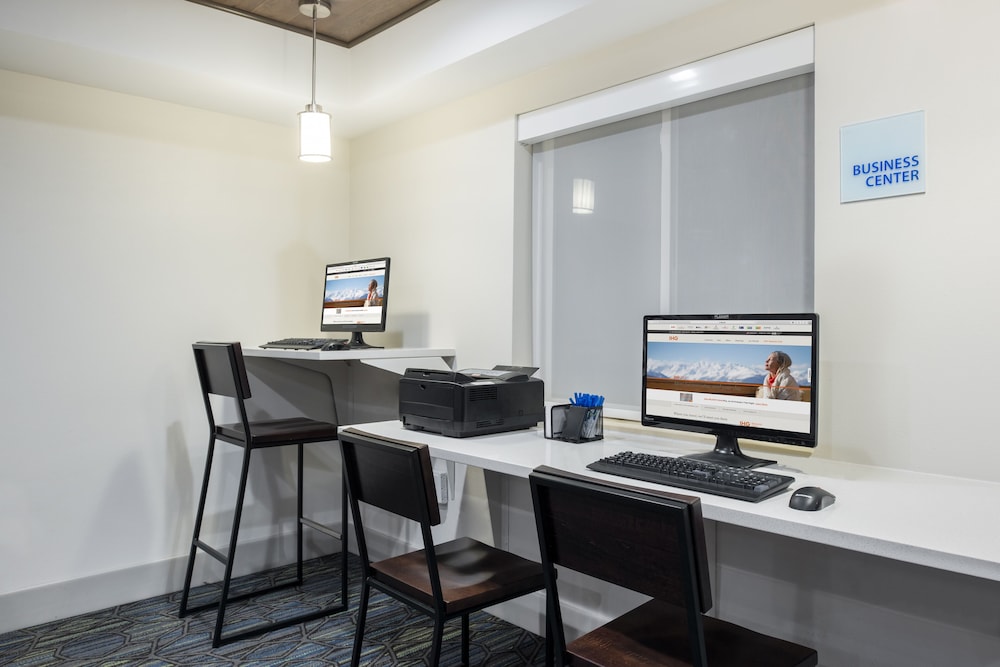 HOLIDAY INN EXPRESS WARRENTON 34/40
