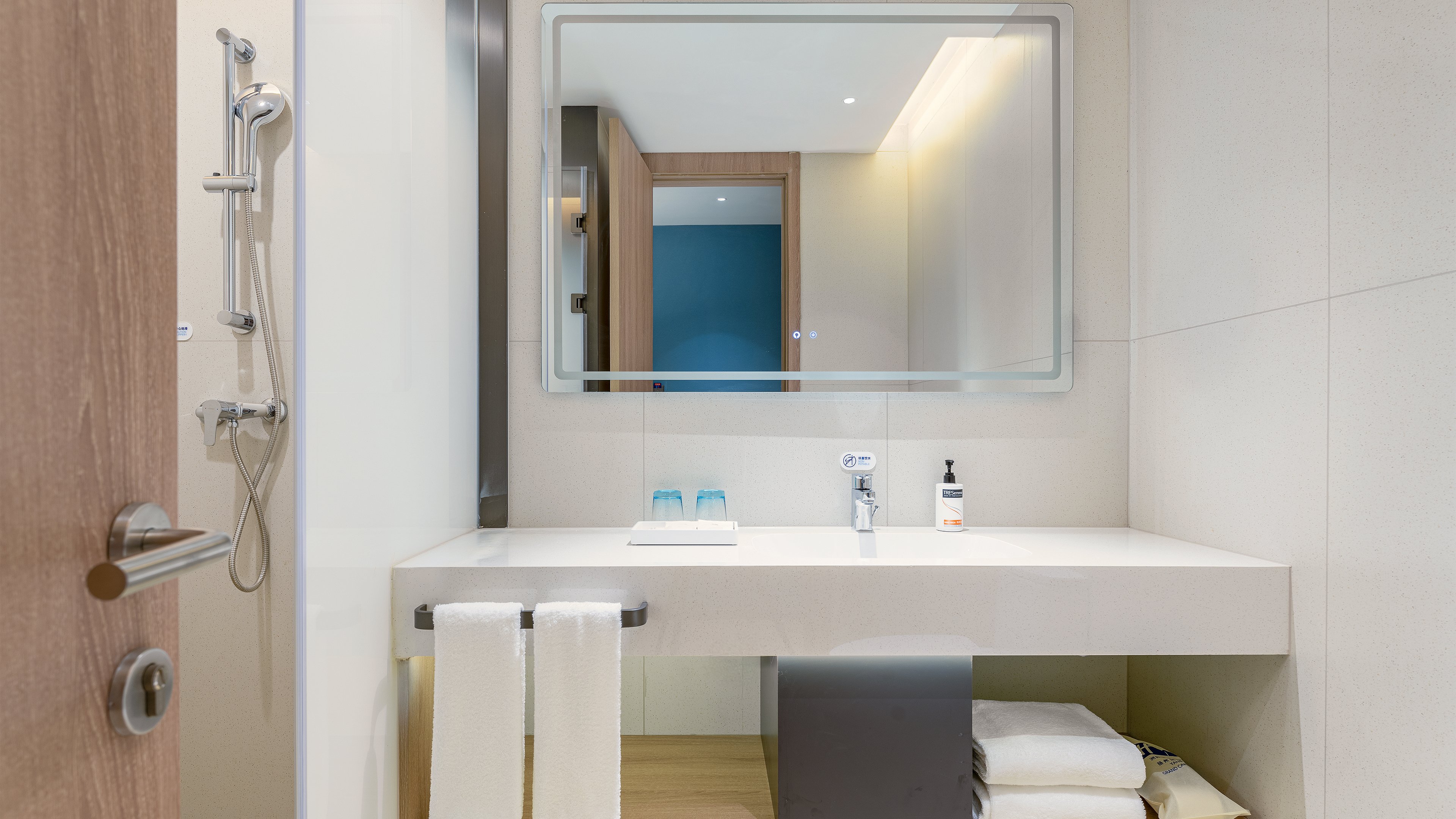 Holiday Inn Express Yangzhou Grand Canal Theatre 40/44