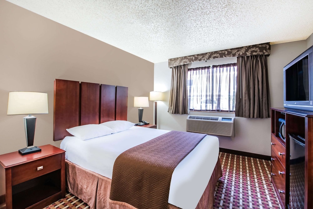 Super 8 by Wyndham Harlingen TX 16/33