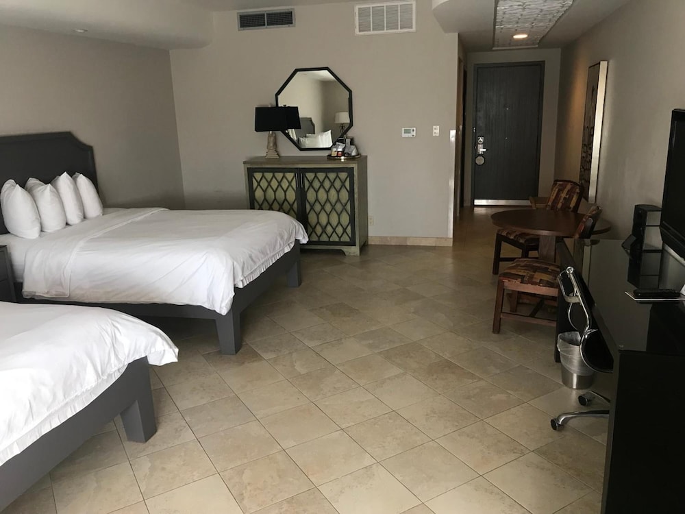 Hollywood Hotel 15/42