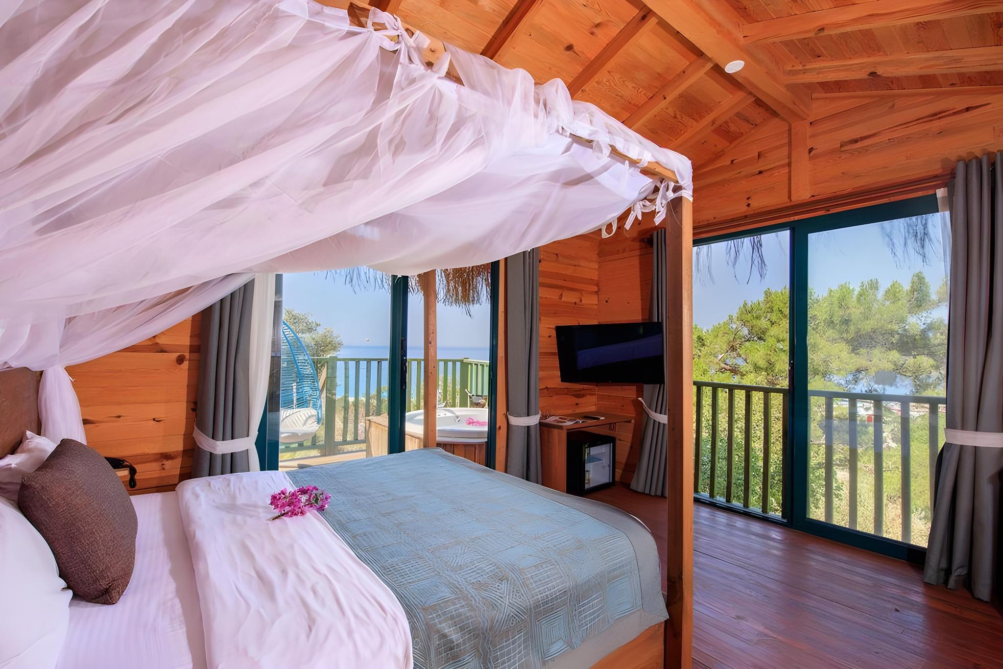 Hill, Bungalow, Queen Bed, Hot Tub