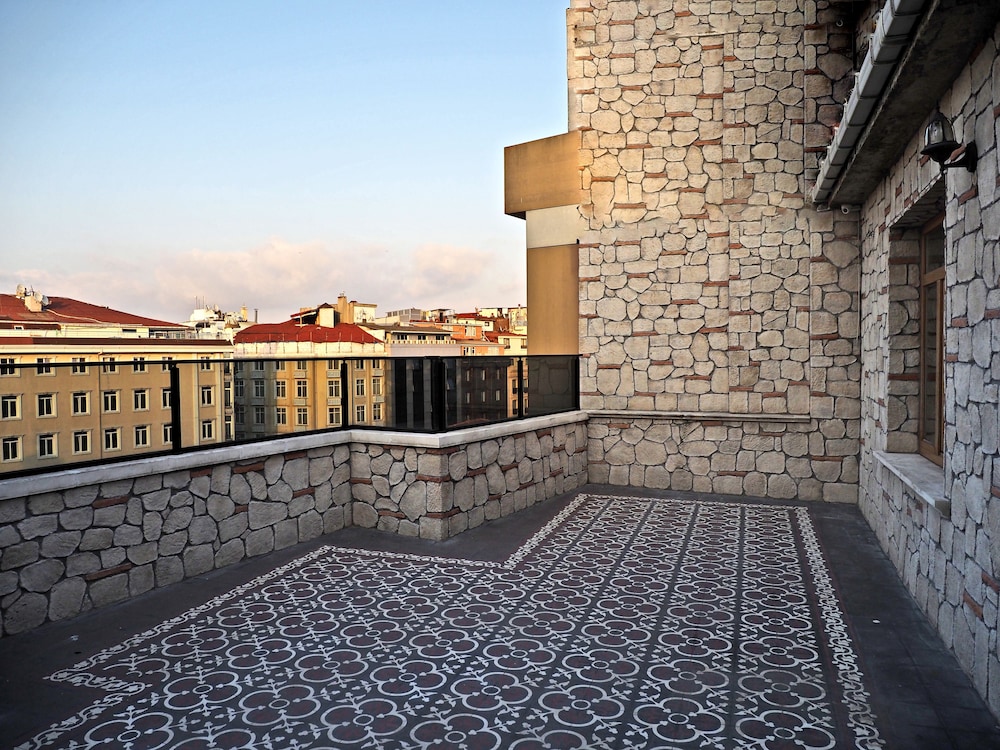 Nusret Bey Hotel 22/32