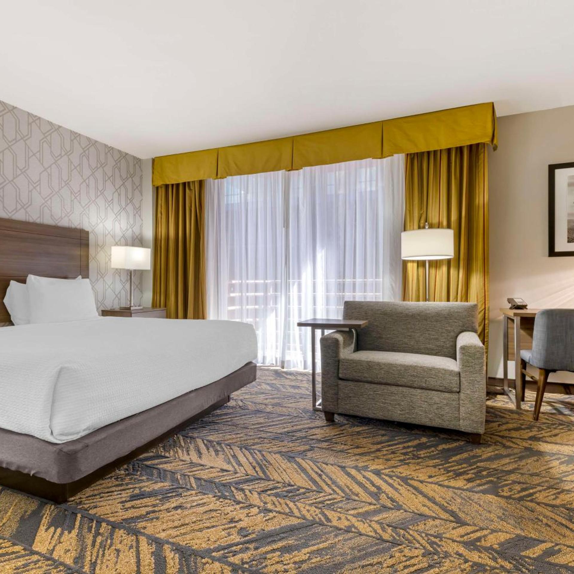 Room, King Bed, Balcony, Bathtub, Large, Accessible